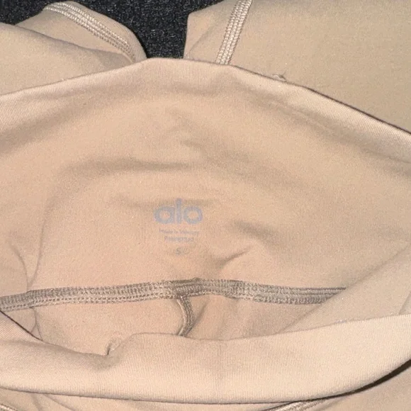 ALO Yoga Tan Leggings - Picture 3 of 5